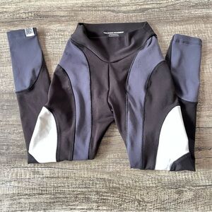 The Giving Movement Leggings Size XS